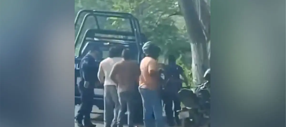 Policías de Nacajuca se enfrentan con motociclistas en carretera a Villahermosa