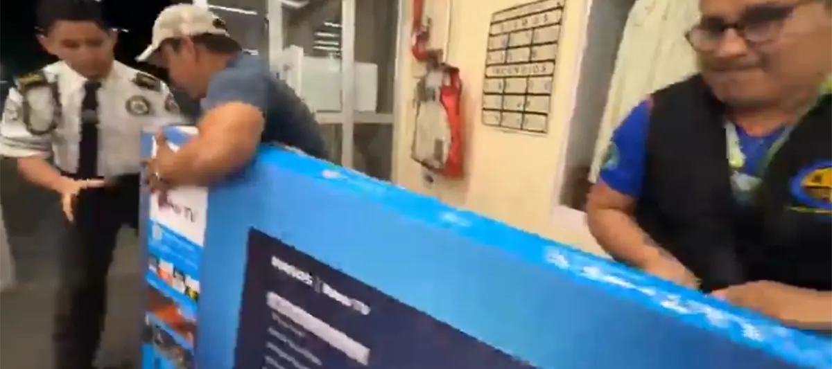 Compra pantalla de 70 pulgadas en oferta y se lo llevan preso en Ciudad del Carmen