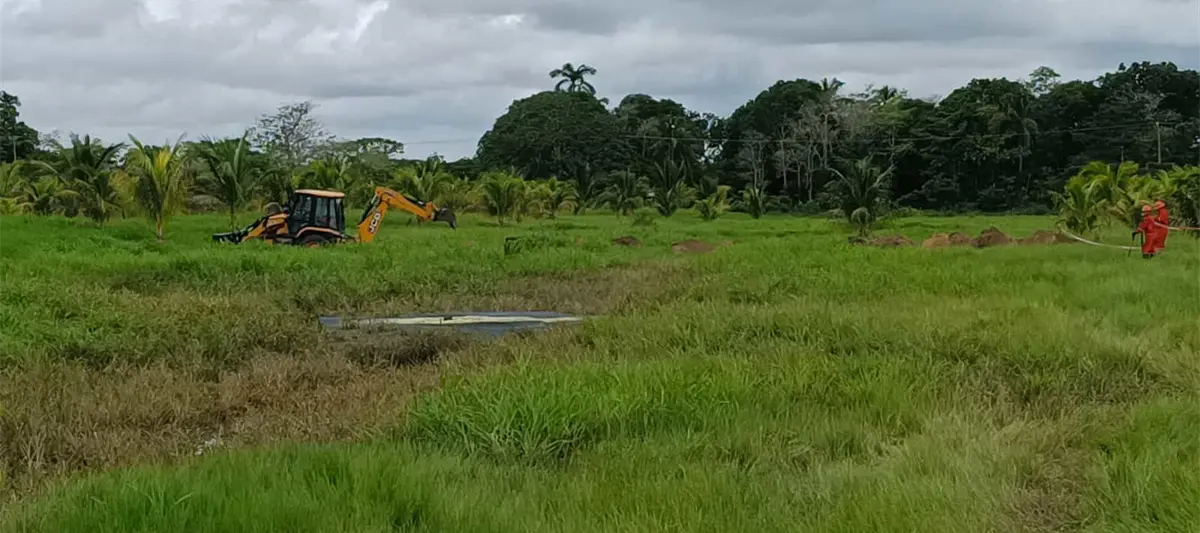 Pemex sella ducto con fuga de aceite en Centla