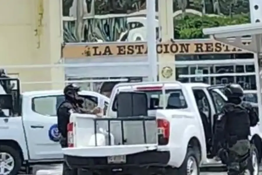Asaltan a cliente en estacionamiento de plaza Las Américas; se genera movilización policiaca