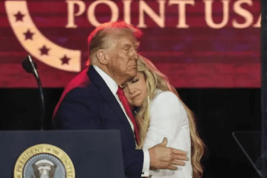 Trump asiste a homenaje de Charlie Kirk en Arizona