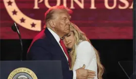 Trump asiste a homenaje de Charlie Kirk en Arizona