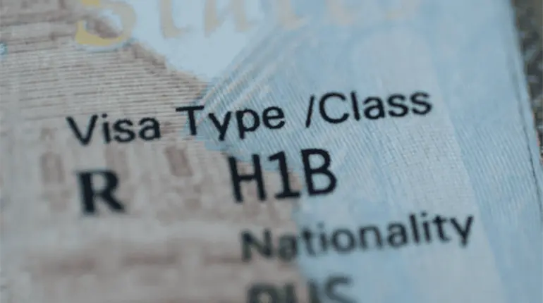 Tasa única de 100 mil dólares por la visa H-1B es solo para nuevas: La Casa Blanca
