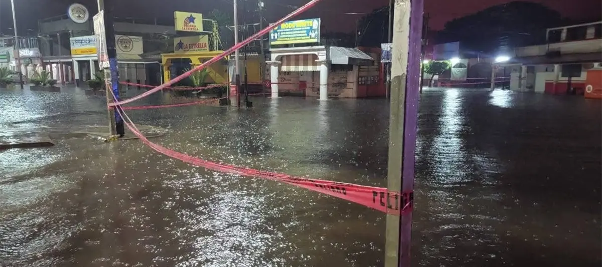 Sufre anegaciones la cabecera municipal de Jalapa; cárcamos estaban al "tope" reporta alcalde