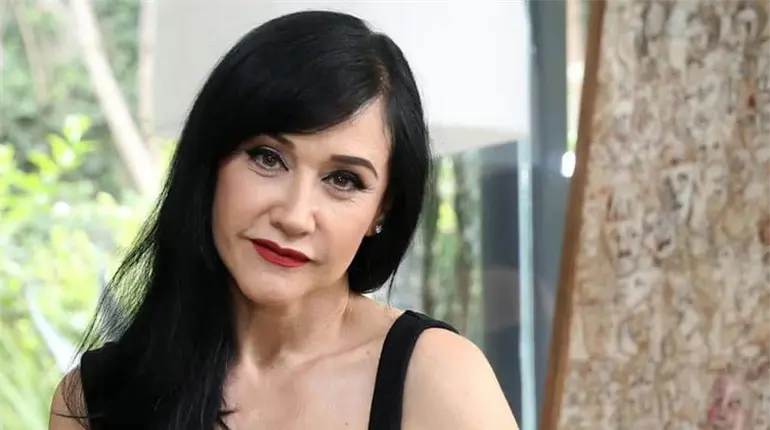 Prensa abuchea a Susana Zabaleta tras las burlas de su novio a periodistas