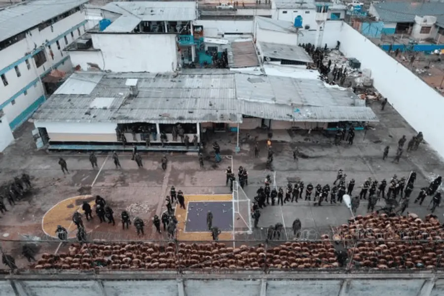Presos fugados, 14 muertos y 14 heridos deja motín en cárcel de Ecuador