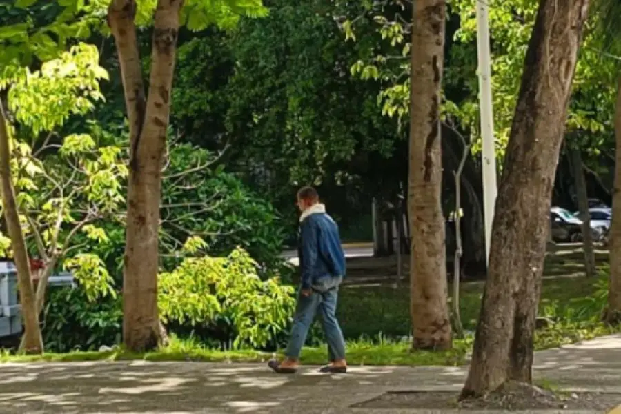 Piden ayuda para mujer en situación de calle que deambula en Villahermosa