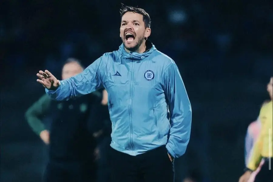Nicolás Larcamón se une a lista selecta de entrenadores de Cruz Azul con victorias consecutivas