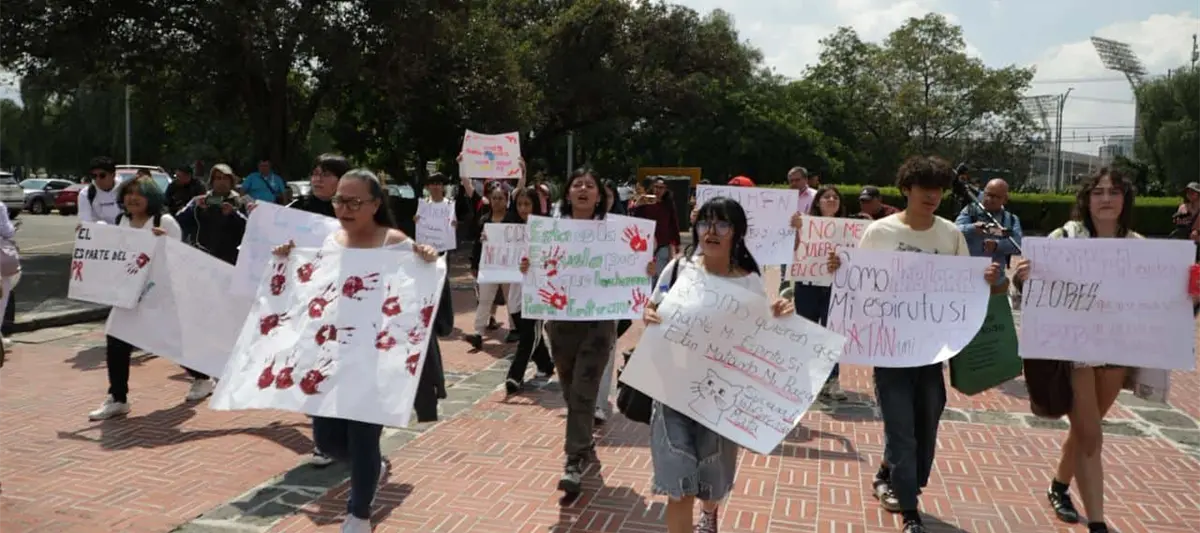 Alumnos del CCH Sur marchan en la UNAM para pedir justicia por compañero asesinado