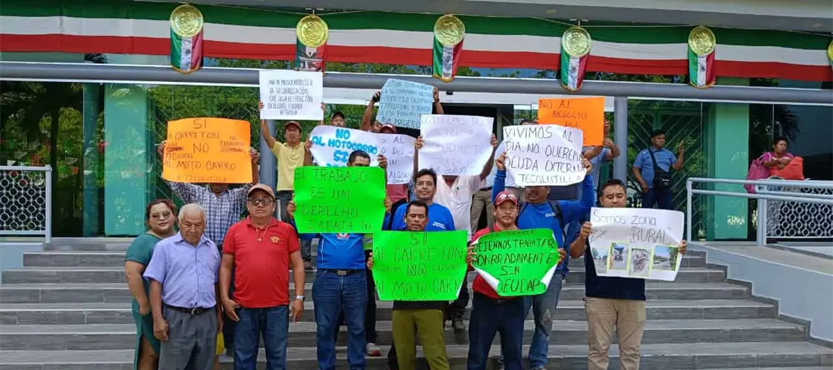 Pochimovileros de Comalcalco se dicen sin recursos para comprar motocarros