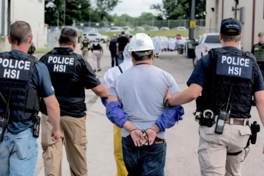 Gobierno de EE. UU. reporta, sin pruebas, que 1.6 millones de personas se han autodeportado