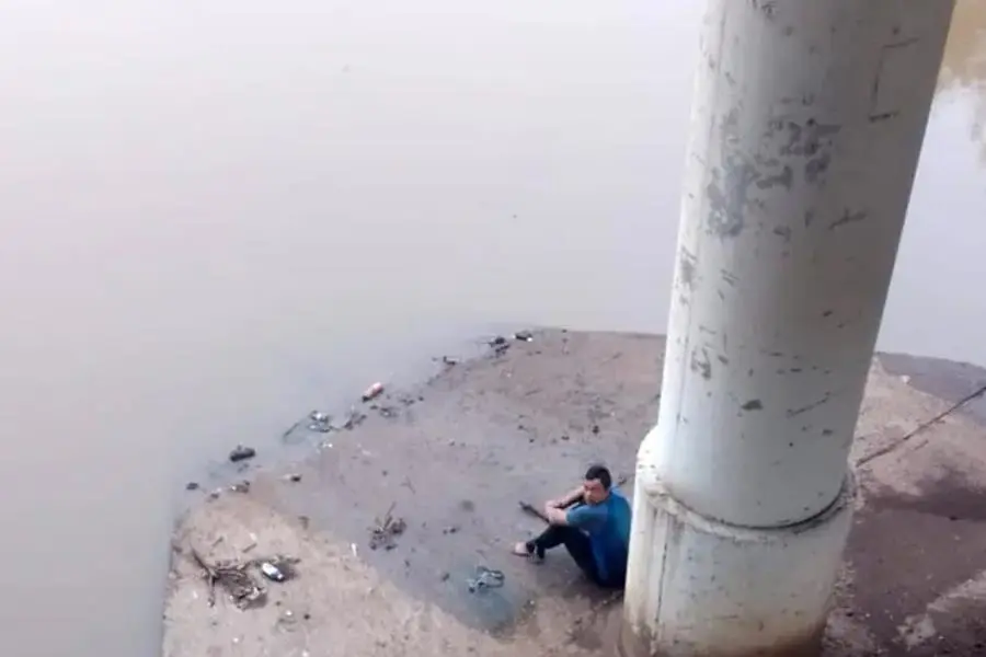 Lo arrojan al río atado de pies y manos y sobrevive en Sinaloa