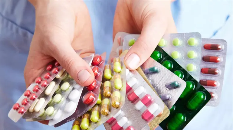 Anuncia Trump aranceles del 100% a medicamentos y 50% a muebles