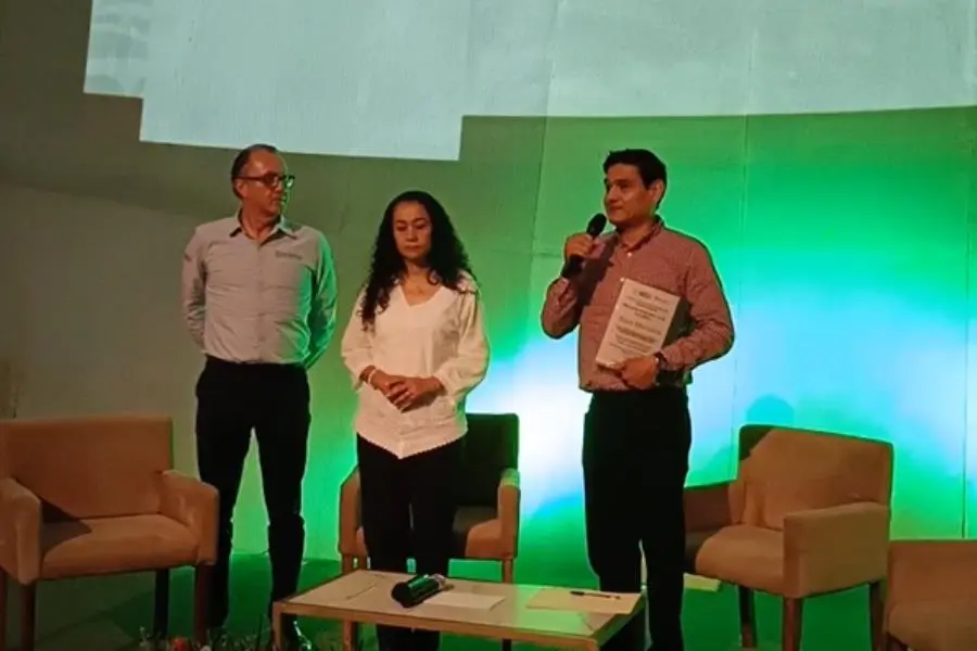 Entregan reconocimiento a familia de Héctor joven donador multiorgánico
