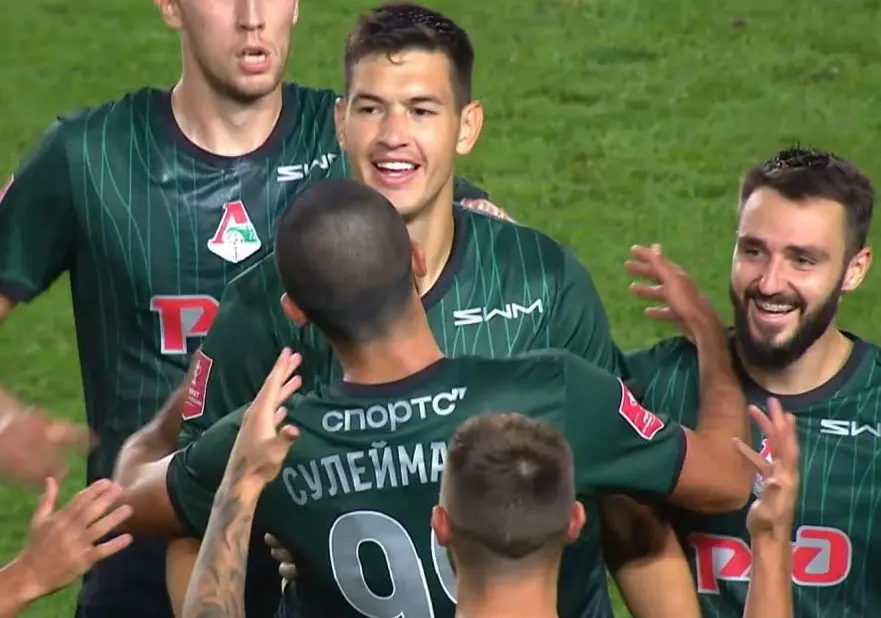 César Montes y el Lokomotiv son líderes del futbol ruso