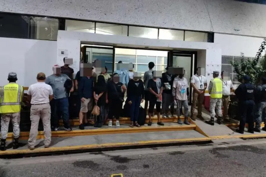 En operativos simultáneos, Marina rescata 16 migrantes y asegura armas, vehículos y droga en Chiapas