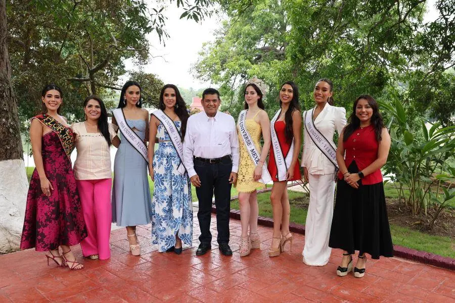 Recibe gobernador a Miss Universe México, Fátima Bosch, con desayuno en la Casa de la Laguna"