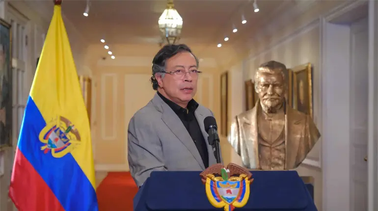 Petro asegura que EE.UU. lo humilló al impedir a su avión cargar combustible en viaje a Qatar