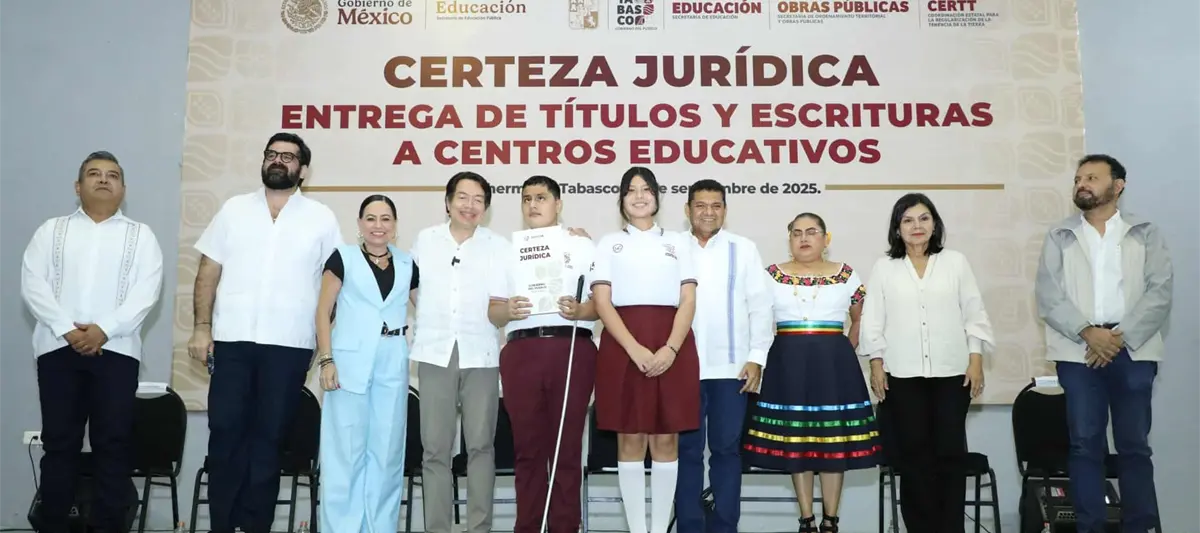 Entrega Mario Delgado 77 títulos de propiedad a planteles educativos de Tabasco