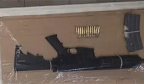 Decomisan armas, cartuchos y celulares durante cateo de inmueble en Centro