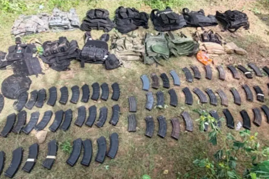 Grupo Interinstitucional en Caminaguato, Culiacán, asegura armamento, artefacto explosivo y equipo táctico