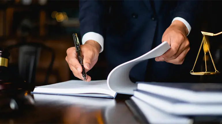 Reconoce Presidenta irregularidades en actividad notarial, pero descarta reforma a la ley
