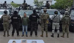 Lo detienen por narcomenudeo y portación de arma en la Villahermosa-Teapa