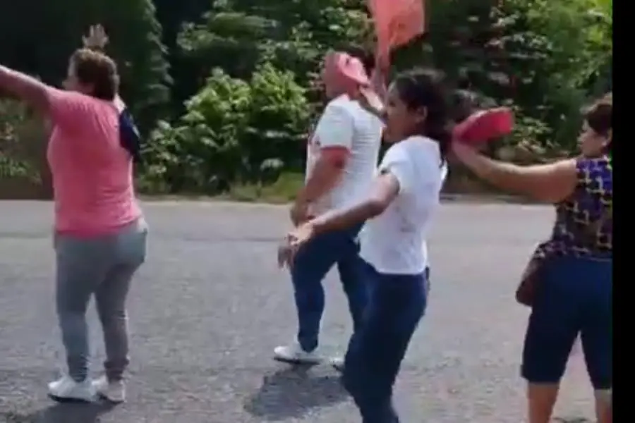 Bloquean la Jalapa-Villahermosa por falta de agua en la ranchería La Unión