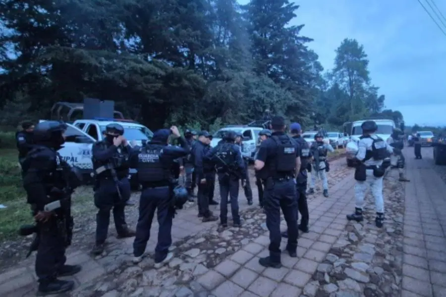 2 policías municipales heridos deja enfrentamiento a balazos en Michoacán