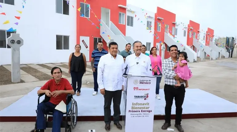 Infonavit entrega primeras 80 casas del programa ´Vivienda para el Bienestar´; beneficiarios son de Tabasco