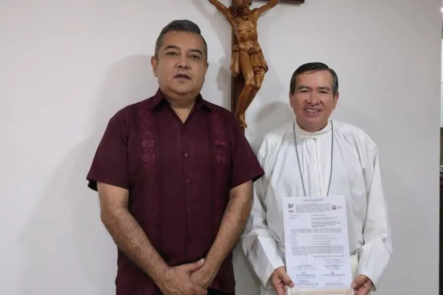 Recibe Diócesis de Tabasco título de propiedad de iglesia en Jalpa