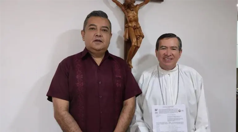 Recibe Diócesis de Tabasco título de propiedad de iglesia en Jalpa