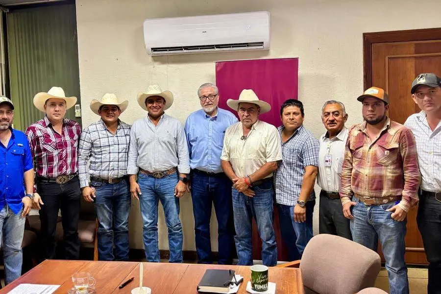 Acuerdan SENASICA y SEDAP contratar a 30 veterinarios para agilizar verificación sanitaria de ganado de Tabasco y Veracruz