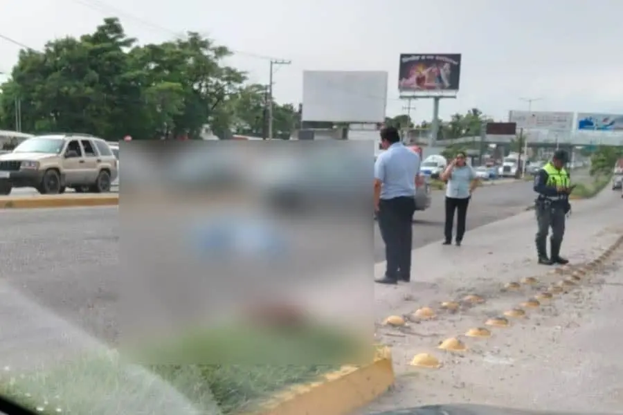 Atropellan y muere mujer que circulaba en su moto por el Periférico de Villahermosa