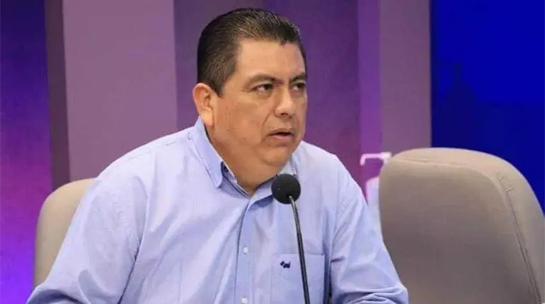 Con un meme, Roberto Romero llama "foca" a Rafael Acosta por acudir a informe de Osuna