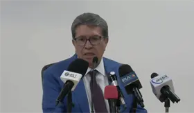 De "politiquería" califica Monreal críticas por desaparición del Fonden