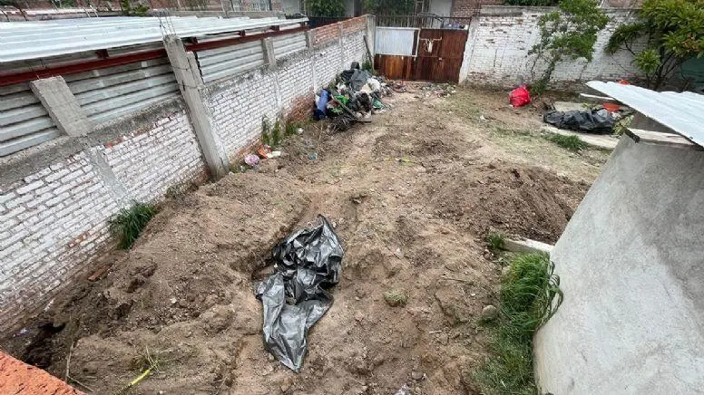 Rescatan 12 cuerpos de fosa clandestina en Irapuato, Guanajuato