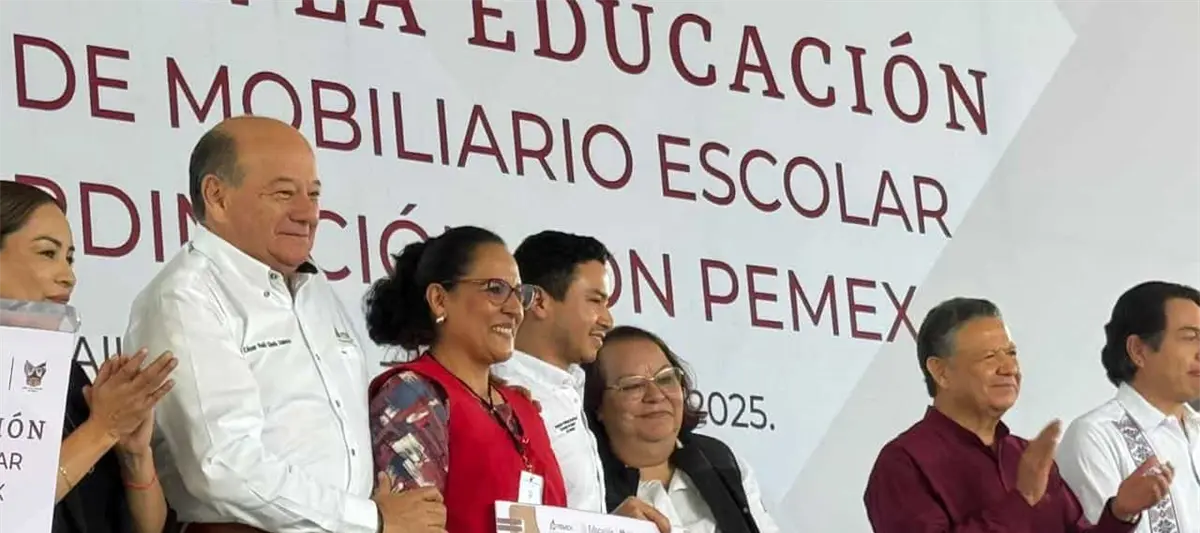 Pemex entrega 200 paquetes de mobiliario a escuelas de Hidalgo