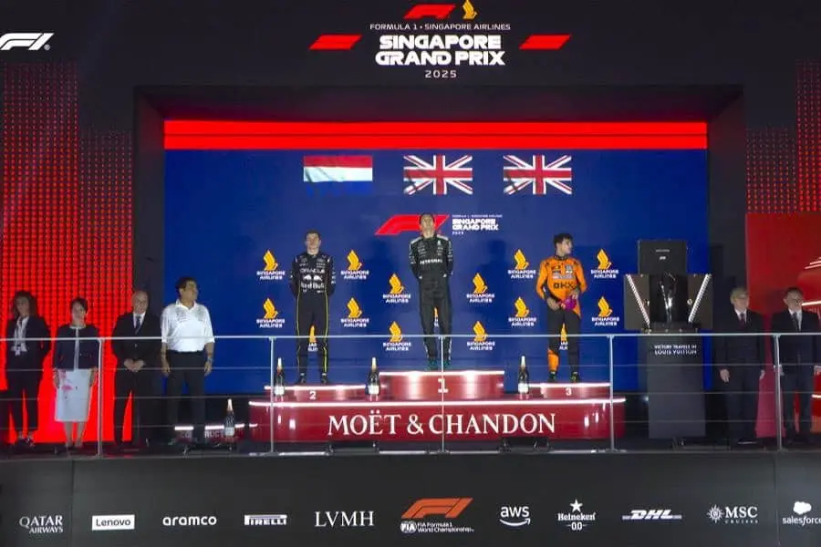 Russell se lleva el GP de Singapur; McLaren asegura el campeonato de constructores