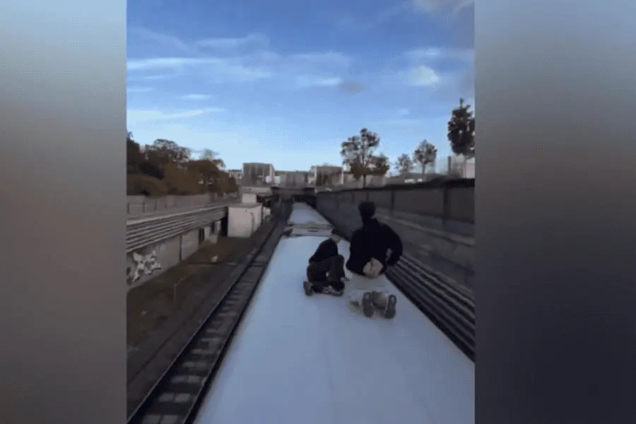 Mueren dos menores por practicar reto viral "subway surfing´ en Tren de Nueva York