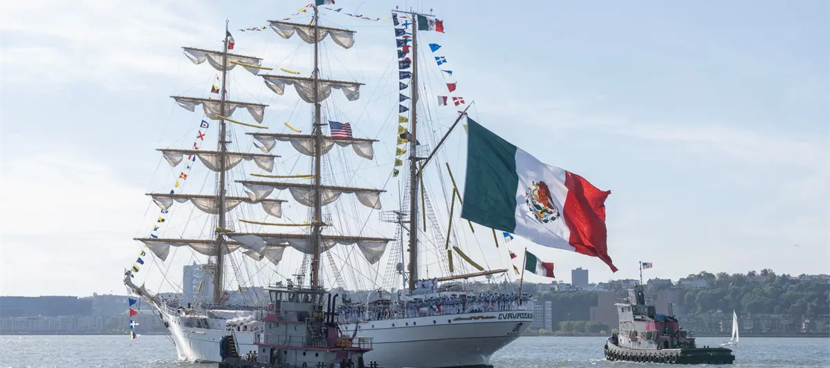 Buque Cuauhtémoc zarpa de NY tras accidente en puente de Brooklyn
