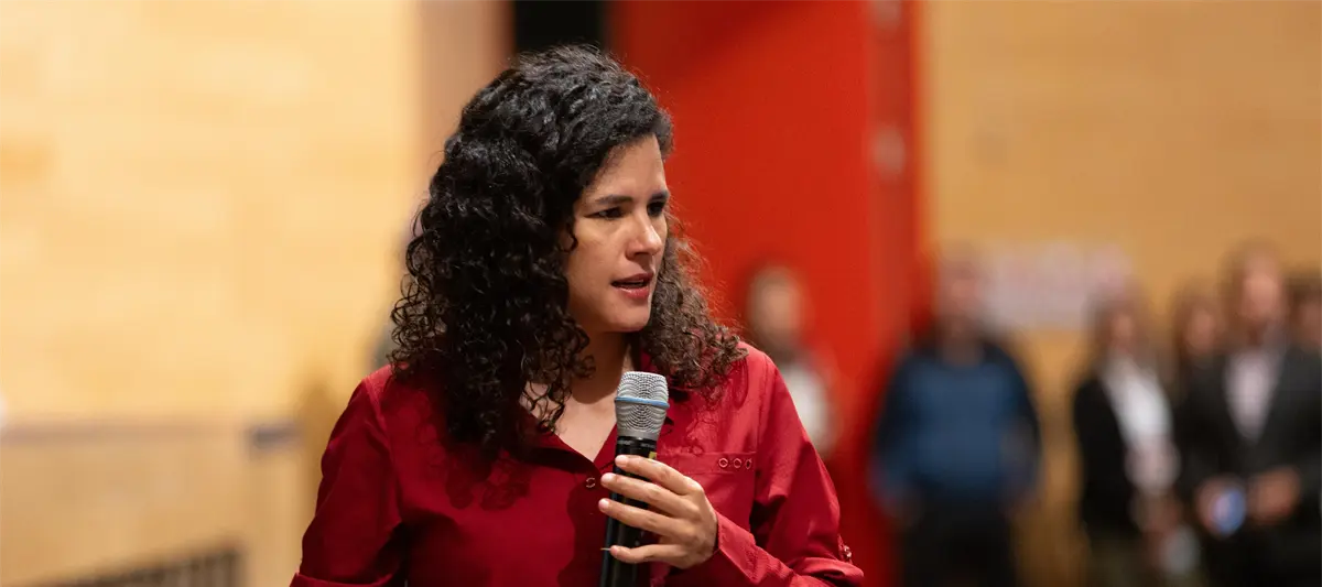 Exhibir nuestras diferencias "le hacen el caldo gordo a la derecha": Luisa Alcalde