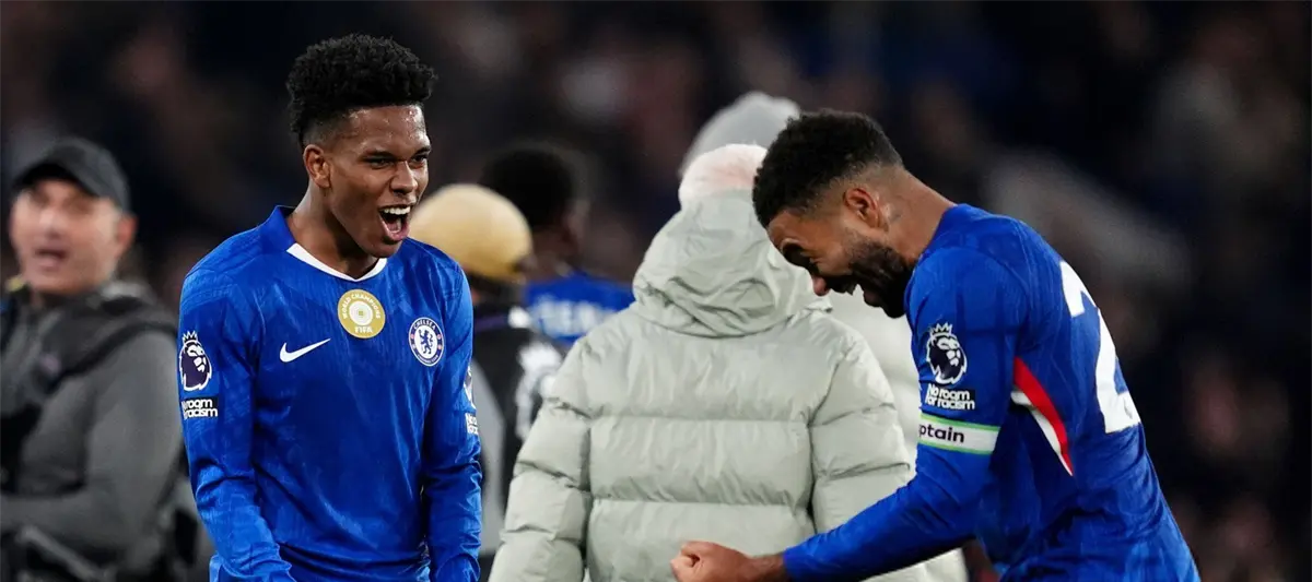 Chelsea vence al Liverpool con gol de último minuto