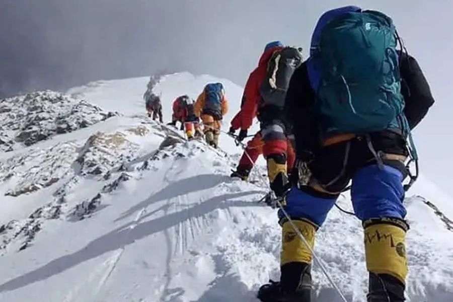 Tormenta de nieve en el Everest deja atrapados a cientos de personas a más de 4 mil metros de altura