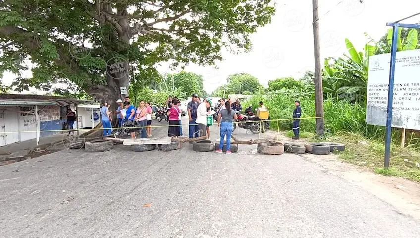 Tras casi seis horas de bloqueo en La Isla-Reforma delegados alcanzan acuerdo y liberan vía