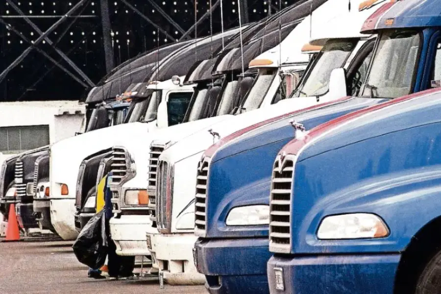 Arancel a camiones importados a partir del 1 de noviembre, anuncia Trump