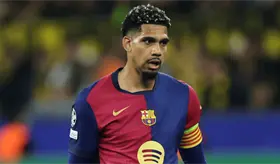 Liverpool FC busca a Ronald Araújo del Barça