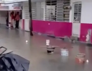 Exhiben intensas anegaciones en calle Hombres Ilustres de Cunduacán