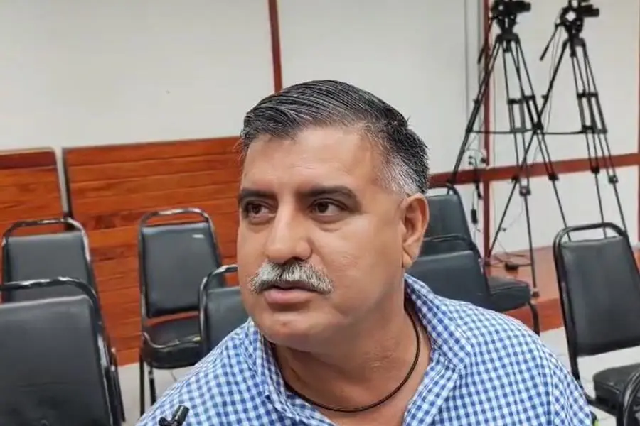 Romero del Valle llama "delincuente electoral" a representante del PRD; éste rechaza ser funcionario del Congreso