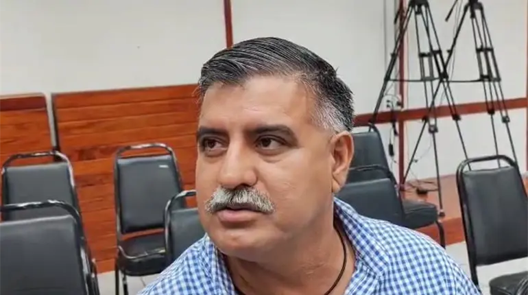 Romero del Valle llama "delincuente electoral" a representante del PRD; éste rechaza ser funcionario del Congreso